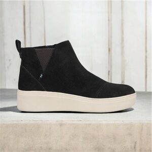 Tom’s Black Jamie Platform Sneaker Boots with Cream Sole - 9 - Good Condition